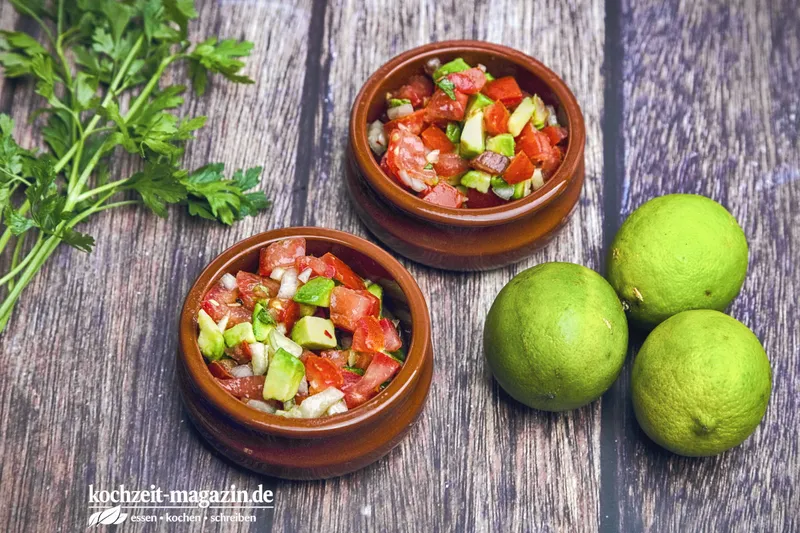 Tomaten Avocado Salsa, würzig, fruchtig, passt zu vielen Gerichten als Beilage oder Dip
