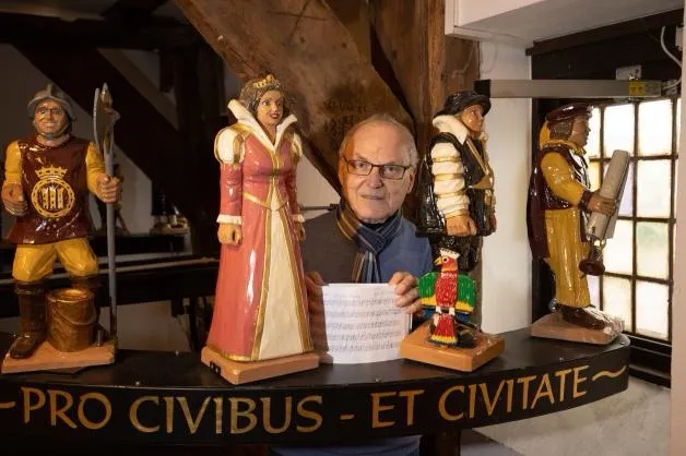 Sommerliche Melodien erklingen vom Rathausturm: „Die kleine Serenade“ lädt auf den Lingener Marktplatz ein