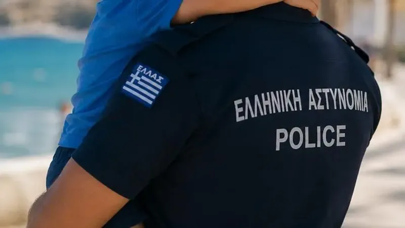 Urlaubs-Albtraum in Hersonissos: Frau nach Vorfall häuslicher Gewalt im Krankenhaus, Mann festgenommen – Polizei kümmert sich um 3-Jährigen