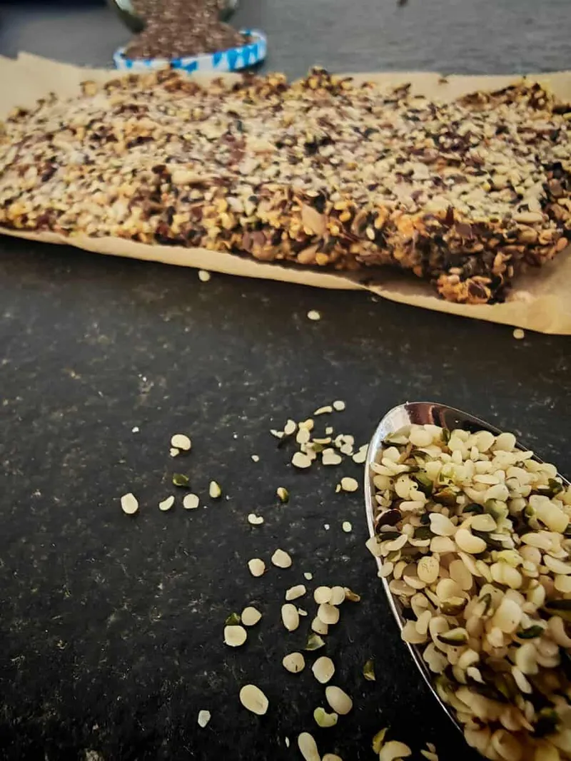Das beste Knäckebrot aus Saaten – easy und vegan