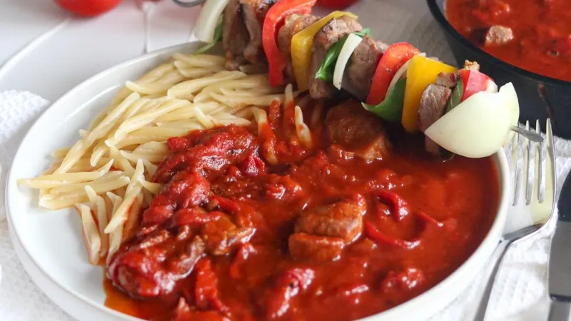 Schaschlik – einfache Schaschlikspieße mit Soße