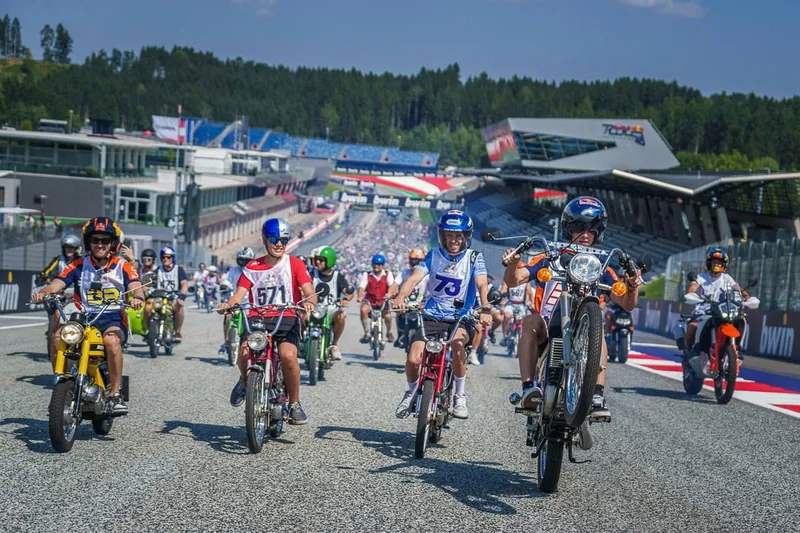 MopedGP von Österreich 2026 – vor den MotoGP-Stars mit dem Moped über den Red Bull Ring brettern