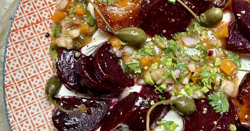 Im Sommer richtig gut: Fruchtiger Salat mit Rote Bete und Aprikosen