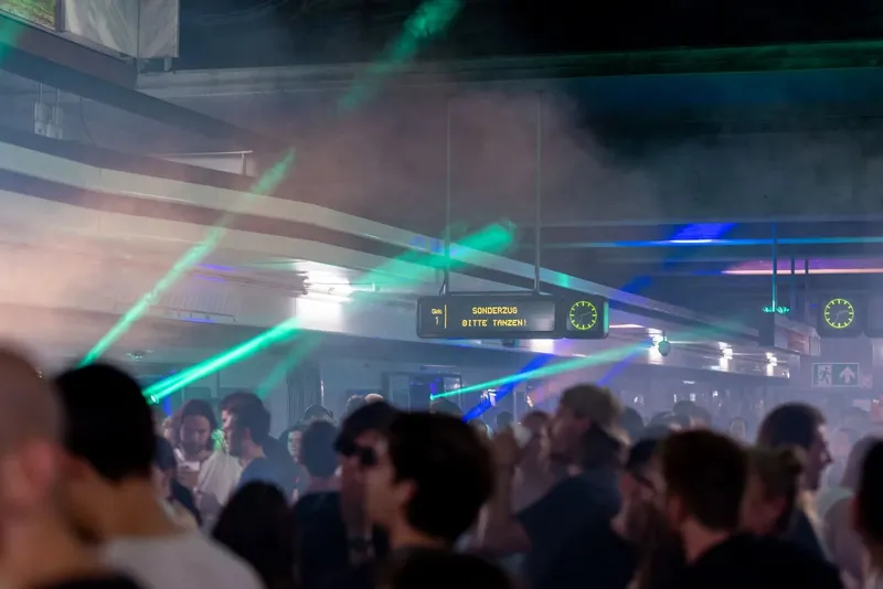 Wiener Linien – Stations Rave in der U-Bahn-Station Volkstheater