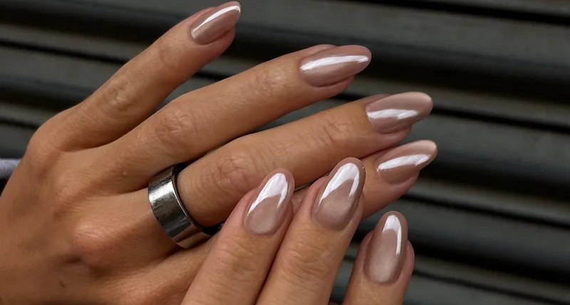 Cat Eye Nails: Dieser schimmernde Nageltrend wirkt 2026 besonders edel