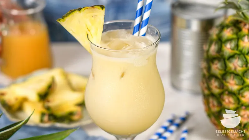 Pina Colada mit Ananas, Kokos und Rum