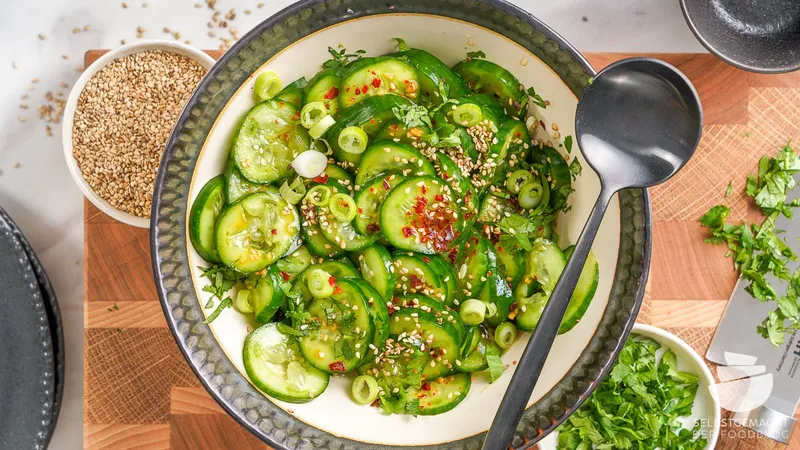 Asiatischer Gurkensalat