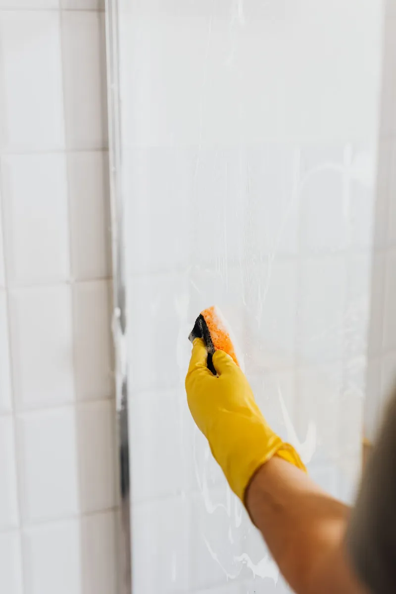 Stoomreiniger voor badkamer en vloeren: hoe verwijder je kalkaanslag en schimmel?