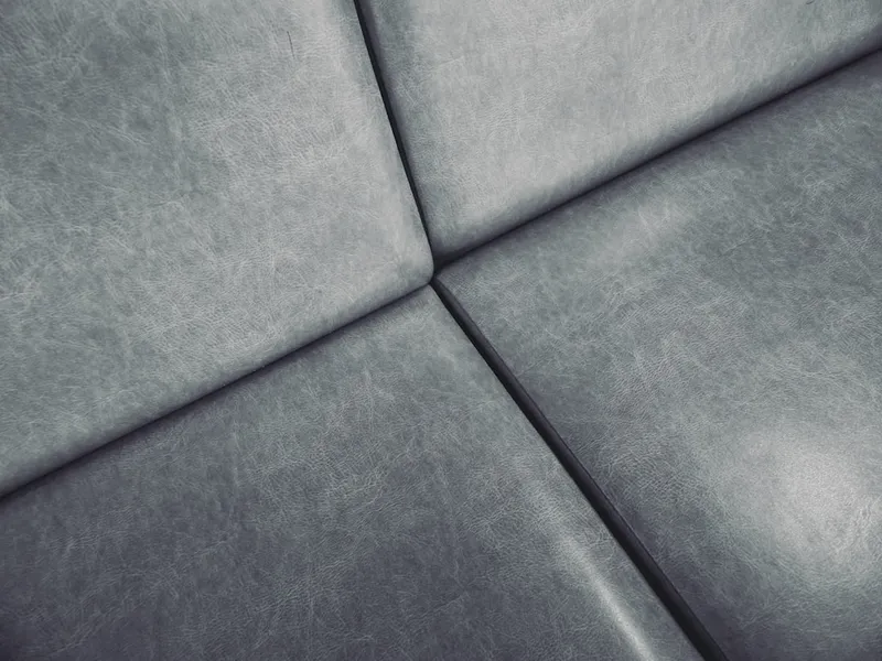 Welke bank past bij een woonkamer die steeds anders wordt gebruikt?