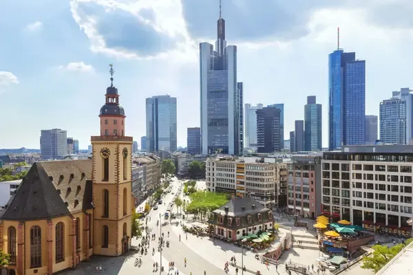 Teambuilding Frankfurt: Moderne Teamkultur zwischen Mainhattan, Business und Erlebnis