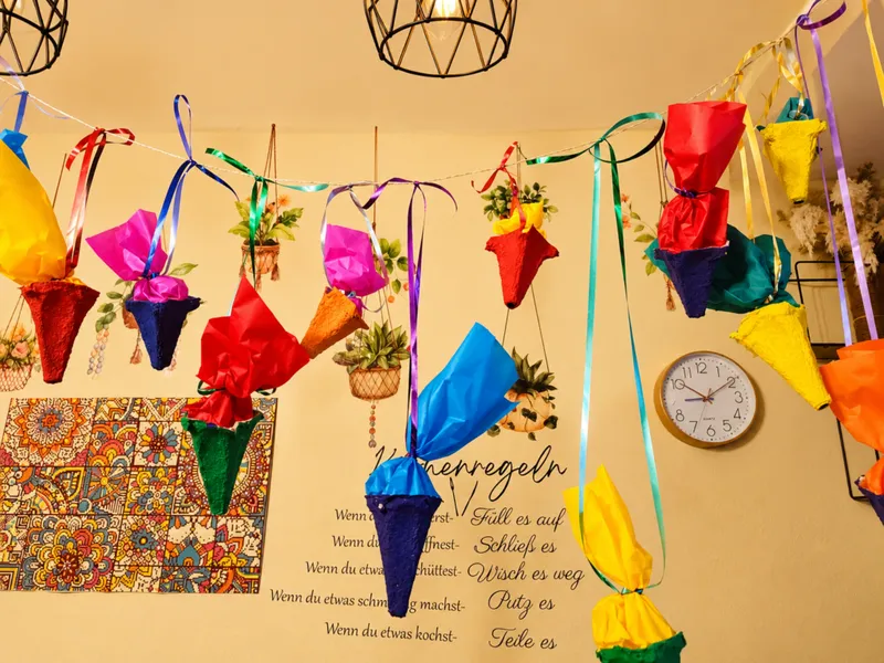 DIY Einschulungsgirlande aus Eierkartons basteln Nachhaltige Deko zum Schulstart