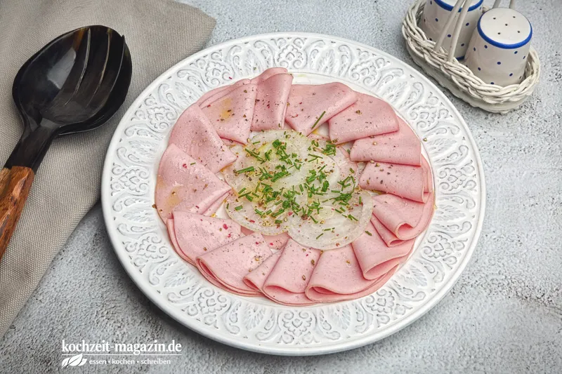 Saure Wurst, Essigwurst, ein Klassiker der österreichischen Küche und Heurigenkultur