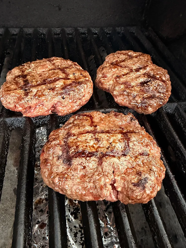 Das Geheimnis des perfekten Patties: Warum Ihr Burger-Wissen wahrscheinlich falsch ist