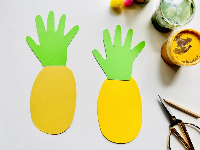 Ananas basteln mit Kindern – süße Sommer-Bastelidee mit Handabdruck