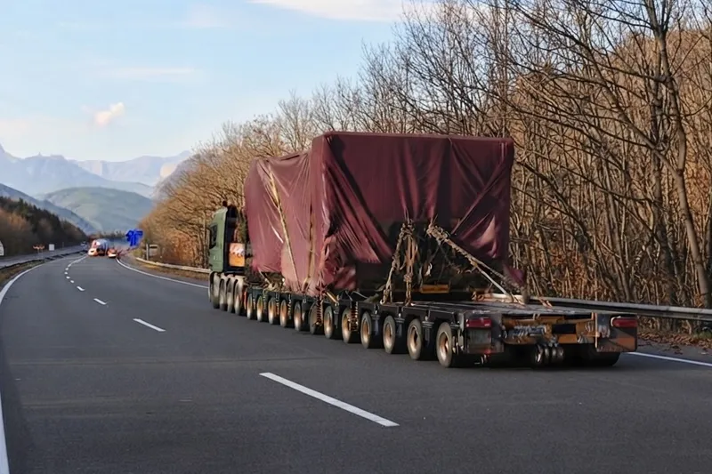 Schwertransporte auf Europas Straßen: Wenn normale Lkw nicht mehr ausreichen