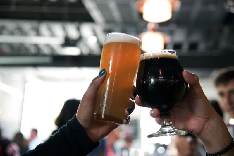 Winterliche Biergenüsse: Die Geschichte und Vielfalt von Stouts und Porters im Winter