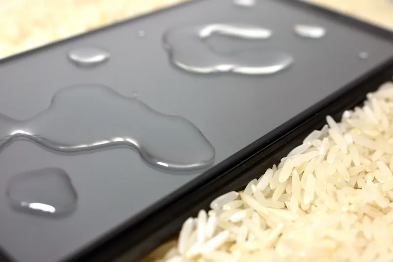 Wasserschaden? So retten Sie Ihr Smartphone!
