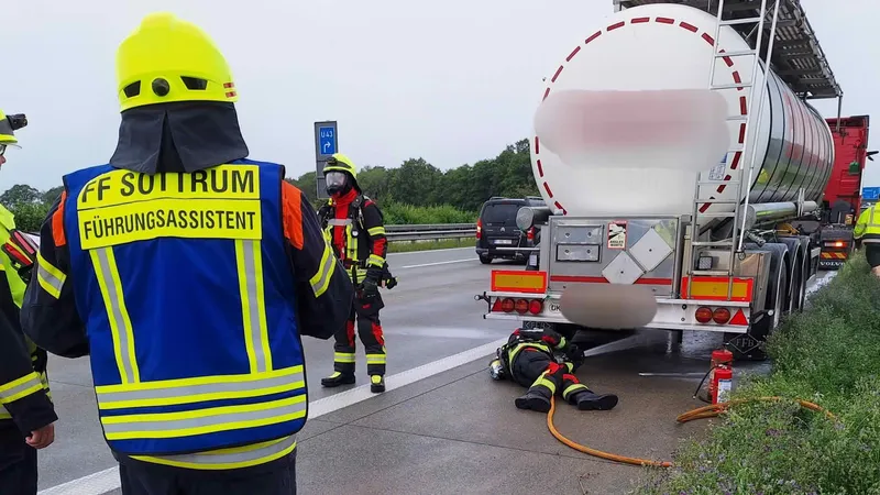 Heißgelaufene Lkw-Bremse sorgt für Einsatz auf der A1