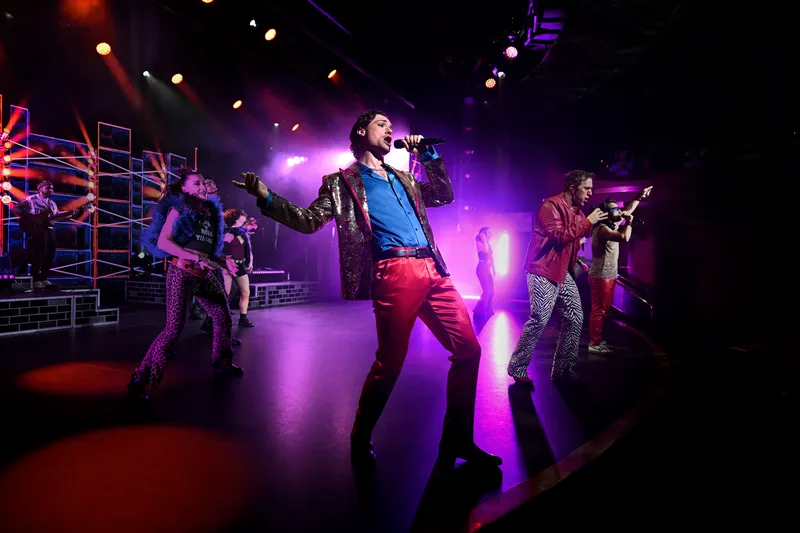 Holland America Line und Rolling Stone präsentieren neue Rockshow an Bord der Oosterdam. Vier neue World-Stage-Produktionen in Zusammenarbeit mit RWS Global und Rolling Stone erweitern das Entertainment-Angebot der Reederei.