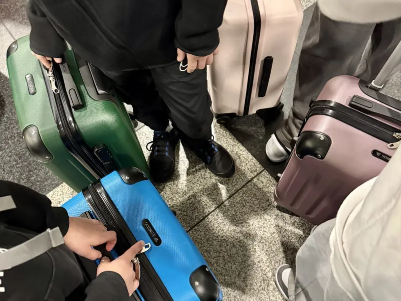 100-ml-Regel am Flughafen: Wo sie noch gilt und welche Flughäfen CT-Scanner haben