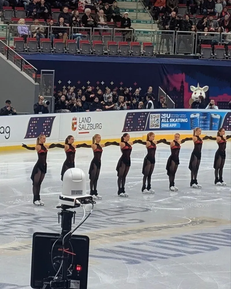 Heute geht es auf’s Eis mit Synchro9, der neuen olympischen Sportart