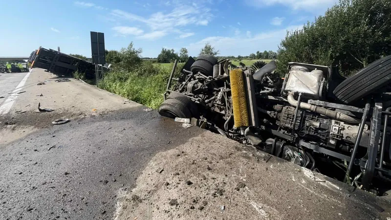 Verkehrsunfall mit zwei LKW und einem PKW auf der BAB 27