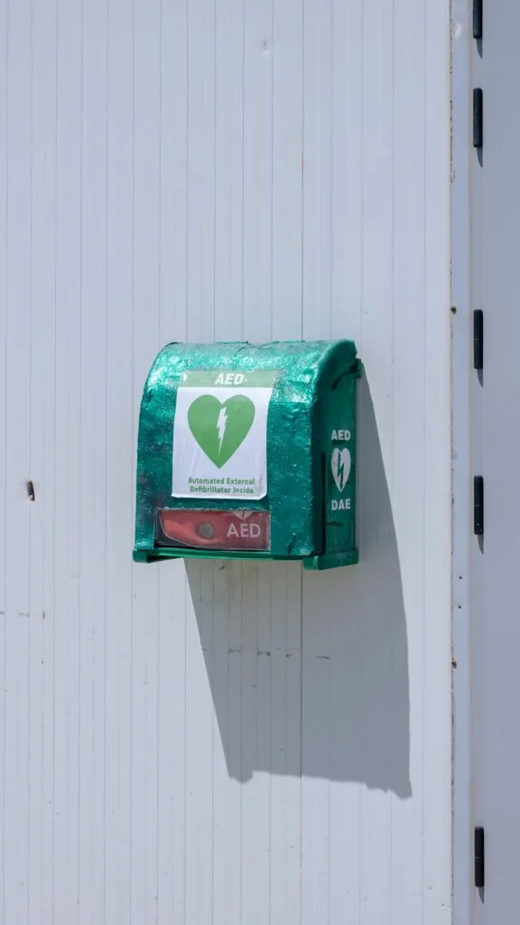 Een AED in de buurt: hoe regel je dat met je straat of vereniging?