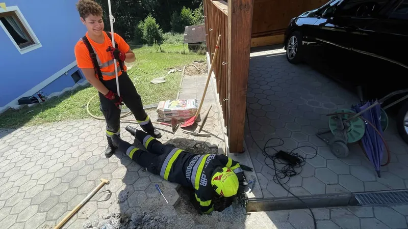 BFVDL: Schweißtreibender Einsatz mit Happy End für zwei Jungkatzen