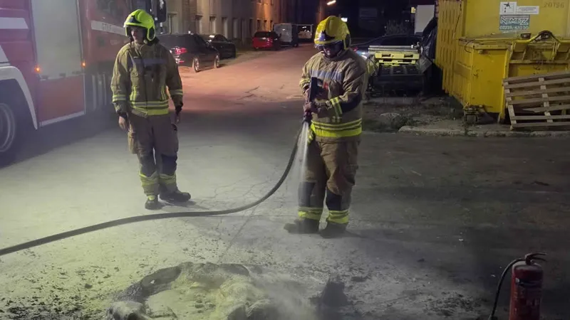 FF Felixdorf: Brennender Kunststoff sorgt für nächtlichen Feuerwehreinsatz