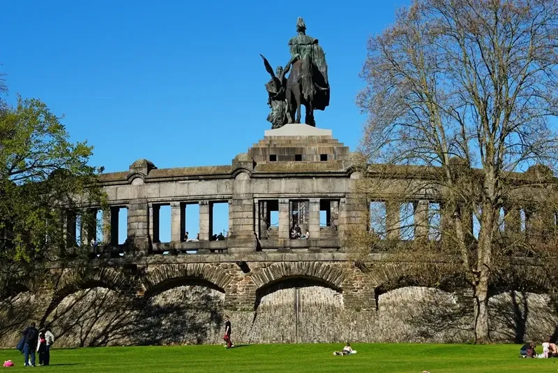 Koblenz zu Fuß entdecken – Teil 2: Vom Rhein zum Deutschen Eck