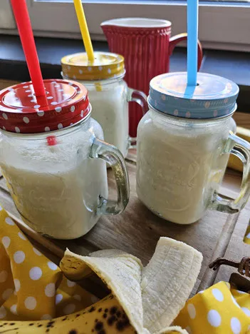 Bananenmilch selber machen - cremiger Bananenshake mit nur 3 Zutaten
