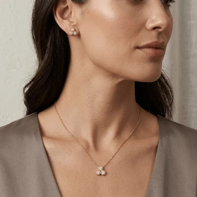 Schmuck im Büro: Die besten Styling-Tipps für einen eleganten Office-Look