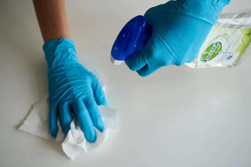 Voegen schoonmaken: de beste middelen en methoden