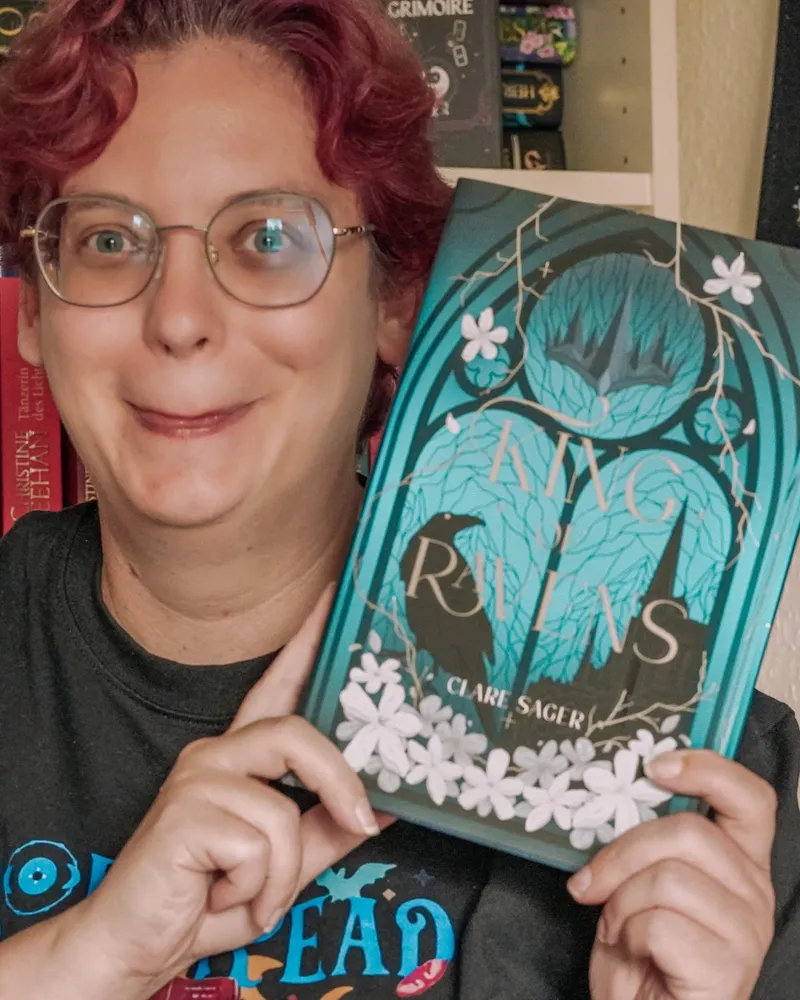 King of Ravens von Clare Sage: Warum mich dieses düstere Unterwelt-Retelling emotional komplett zerstört hat (Rezension)“