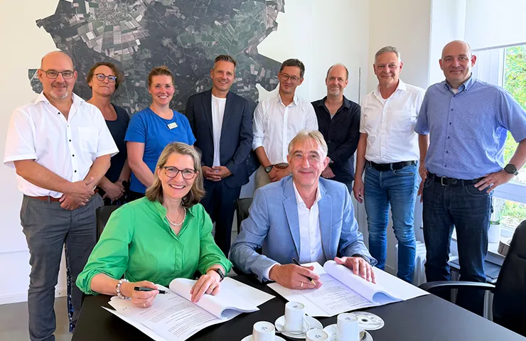 Vertrag für Neubau des Gymnasiums Großburgwedel unterzeichnet