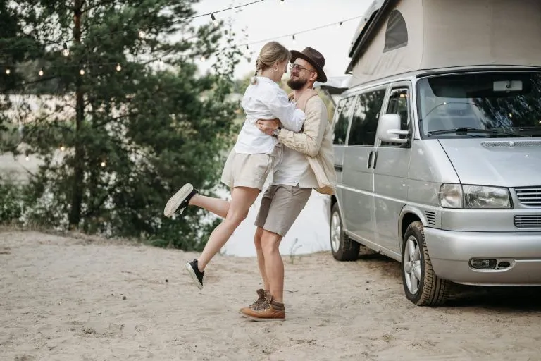 Wohnmobil-Kastenwagen verliert Diesel nach Tanken