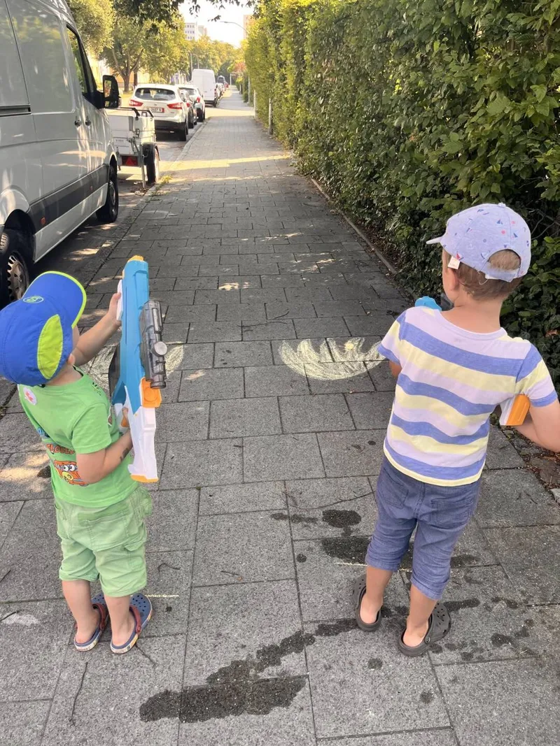 3 Wasserspiele für Kinder ab 3 Jahre – einfach und spontan