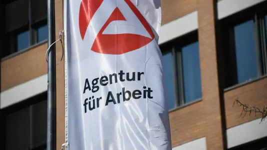 Bescheid-Flut im Jobcenter: KI befeuert Welle von Bürgergeld-Widersprüchen