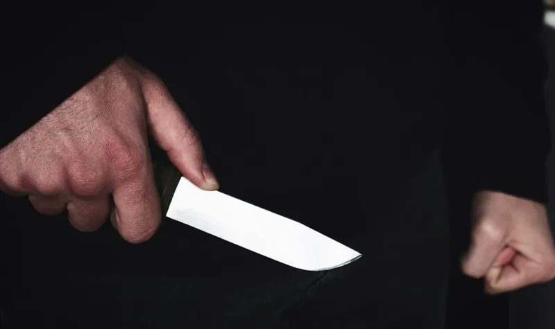 Messer-Angriff mitten in der Nacht im Obdachlosenheim: Drei Männer schwer verletzt