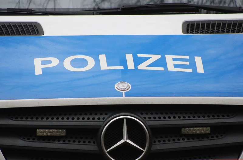 26-Jähriger wegen sexueller Nötigung in Tateinheit mit gefährlicher Körperverletzung in U-haft