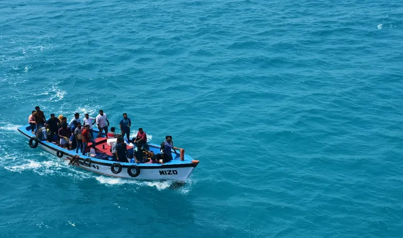 Boot mit 58 Migranten landet mitten unter Badegästen an einem Strand auf Kreta