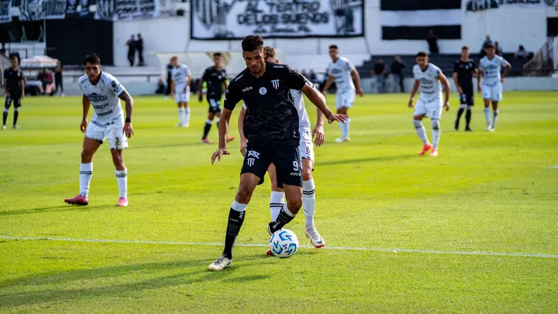 Mit dem linken Stick dribbeln: So bleibt der Ball in FC 26 enger am Fuß