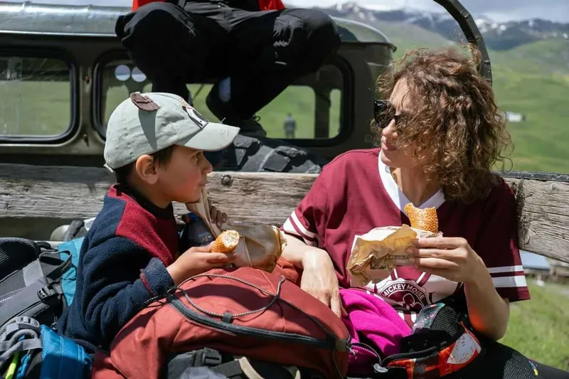 Snacks für unterwegs: Was Kinder wirklich essen – und was sich eignet