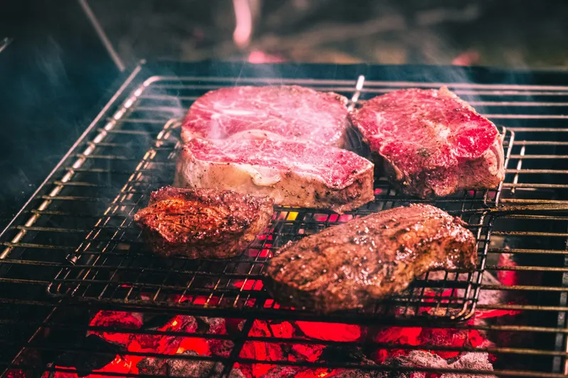 Die besten Steak-Rezepte für Einsteiger: So gelingt Ihnen jedes Stück Fleisch