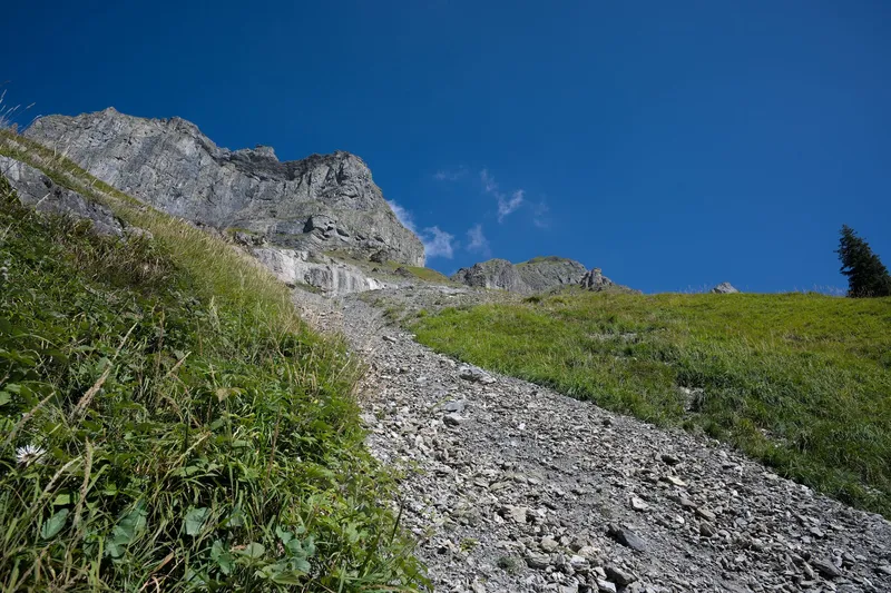 Oeschinensee Wanderung: Türkisblaues Juwel im Berner Oberland