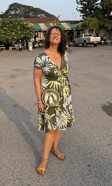 Tropische Muster in der Mode: So style ich den exotischen Fashion-Trend 🌴🌺