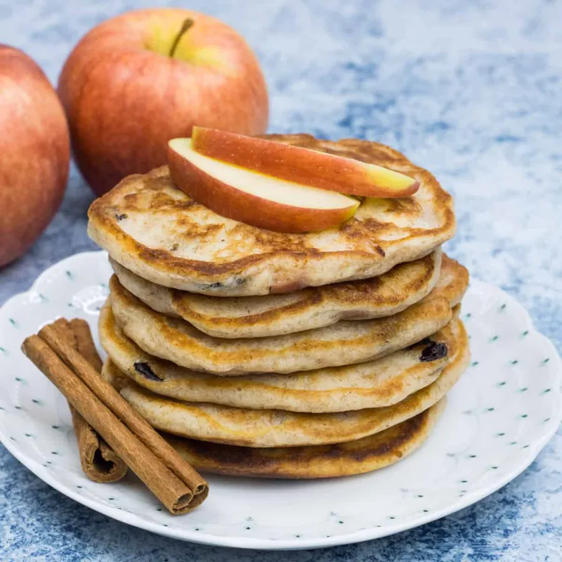 Apfel-Pancakes ohne Zucker, gesundes BLW-Rezept