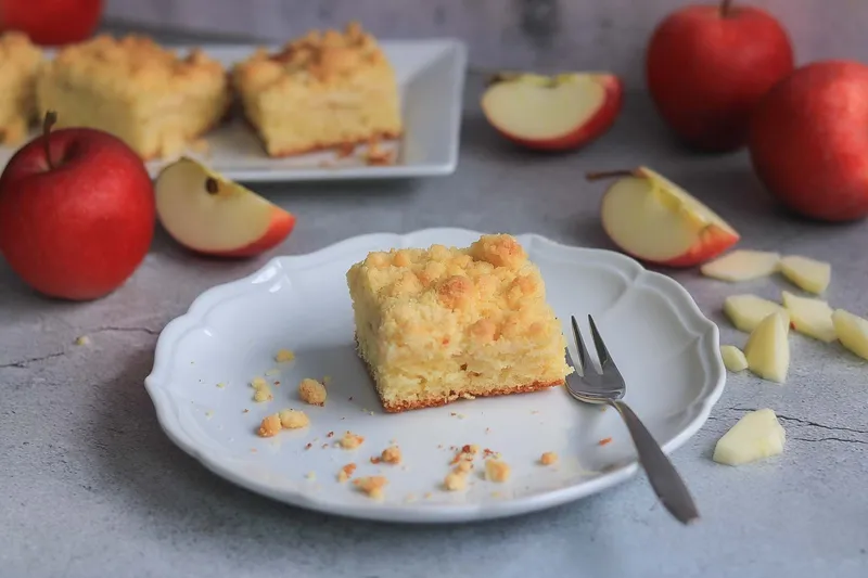 Apfelkuchen vom Blech mit Streusel