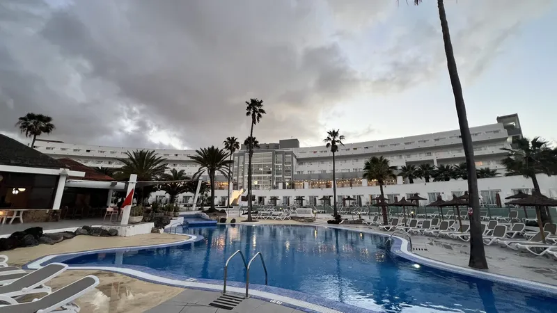 „Hotel ist Banane“ – Bei der Ankunft an der Costa Calma werden Urlaubsgefühle wach