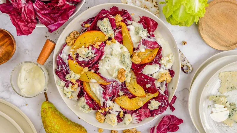 Radicchio Salat mit gebratenen Birnen und Gorgonzola
